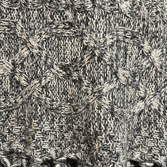 Old Navy,  poncho cable knit style M/L - Picture 7 of 8